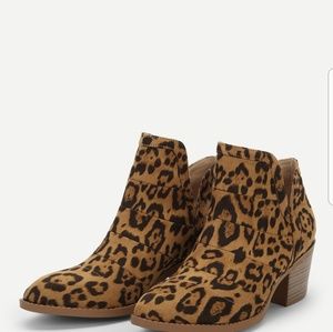 V-cut Leopard Pattern Western Ankle Boots